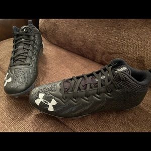 Men’s Under Armor Spotlight Select Mid Football Cleat